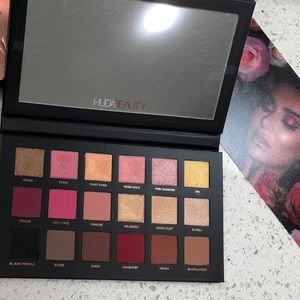 Huda Rose Gold Remastered